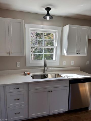 208 Meadow Run Lane, Lexington, NC 27292