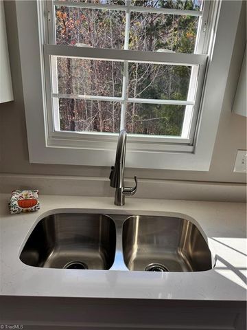 208 Meadow Run Lane, Lexington, NC 27292