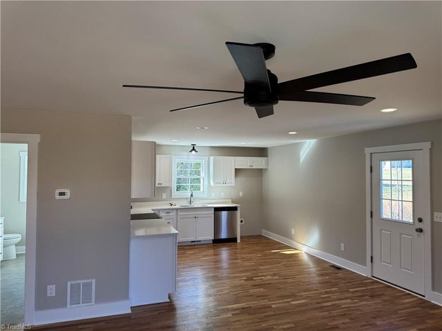 208 Meadow Run Lane, Lexington, NC 27292