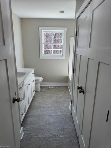 208 Meadow Run Lane, Lexington, NC 27292