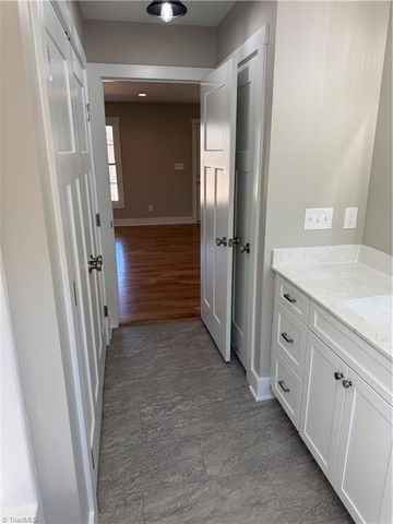 208 Meadow Run Lane, Lexington, NC 27292