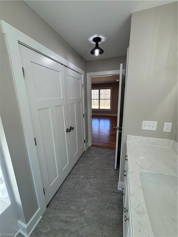 208 Meadow Run Lane, Lexington, NC 27292