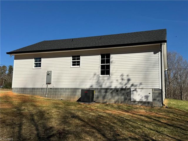 208 Meadow Run Lane, Lexington, NC 27292