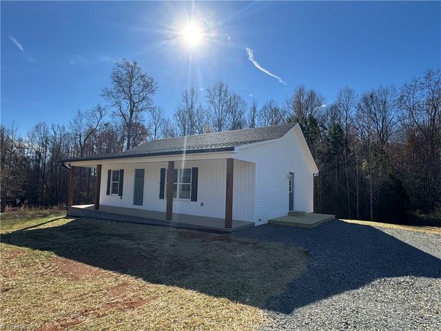 208 Meadow Run Lane, Lexington, NC 27292