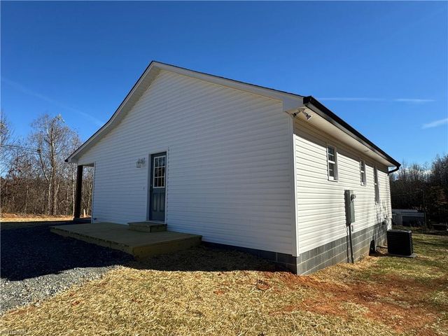 208 Meadow Run Lane, Lexington, NC 27292