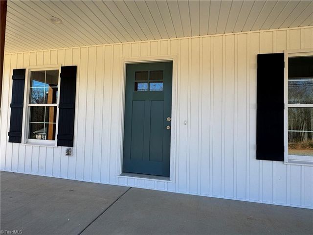 208 Meadow Run Lane, Lexington, NC 27292