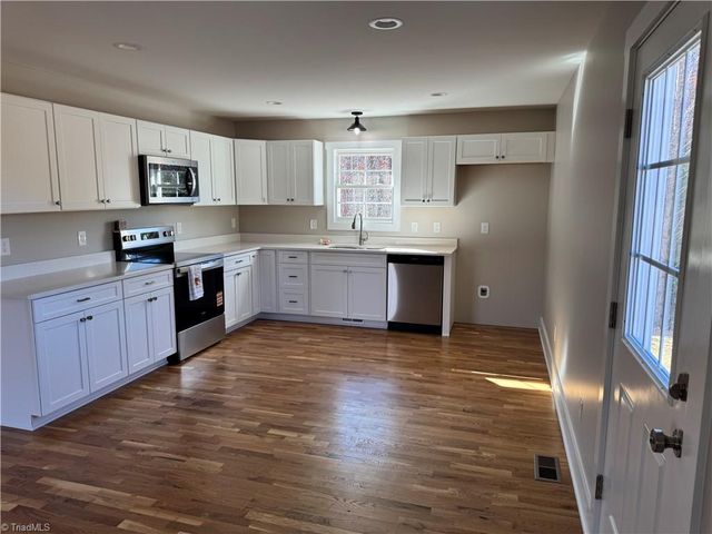 208 Meadow Run Lane, Lexington, NC 27292