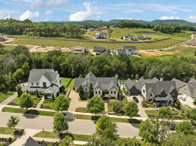 8559 Heirloom Blvd, College Grove, TN 37046