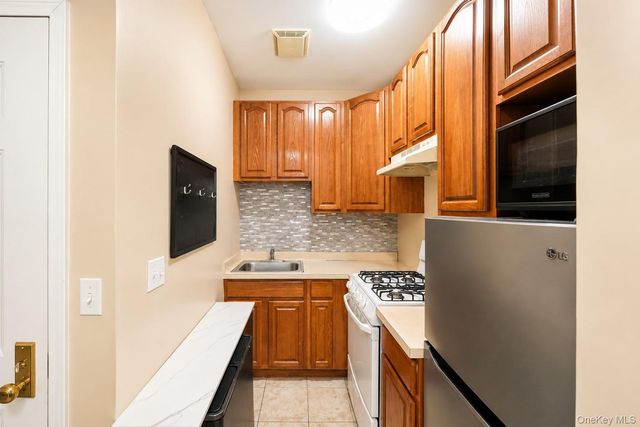 10228 Jamaica Avenue, Richmond Hill, NY 11418