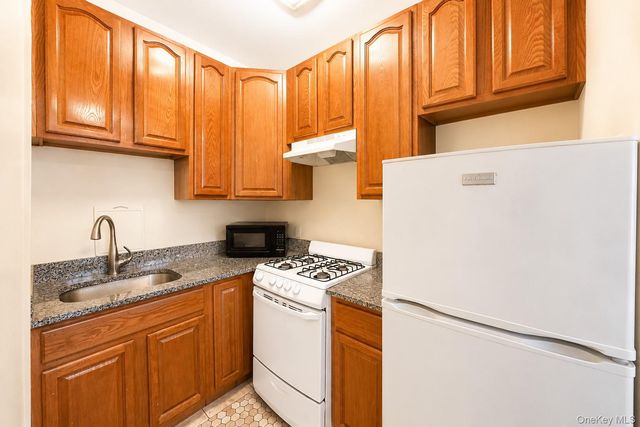 10228 Jamaica Avenue, Richmond Hill, NY 11418