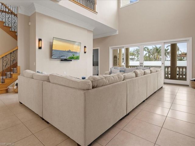 239 Channel DR, Naples, FL 34108