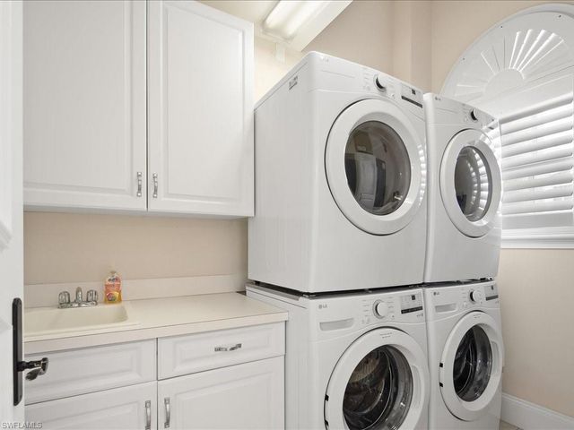 239 Channel DR, Naples, FL 34108