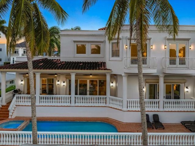 239 Channel DR, Naples, FL 34108