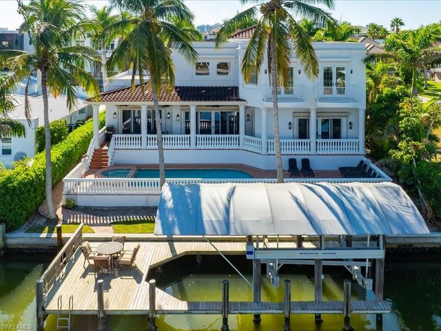 239 Channel DR, Naples, FL 34108