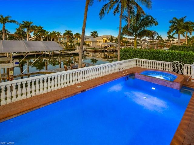 239 Channel DR, Naples, FL 34108