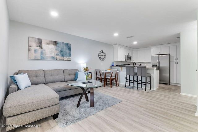 1441 Sheafe Avenue NE 105, Palm Bay, FL 32905