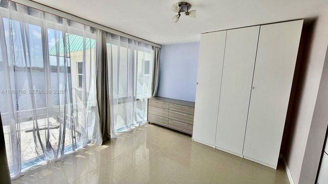 1150 NE 191st St 38, Miami, FL 33179