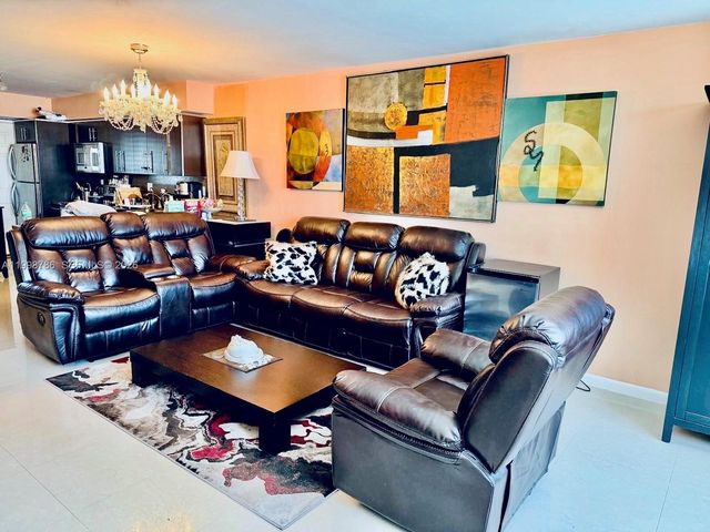 1150 NE 191st St 38, Miami, FL 33179