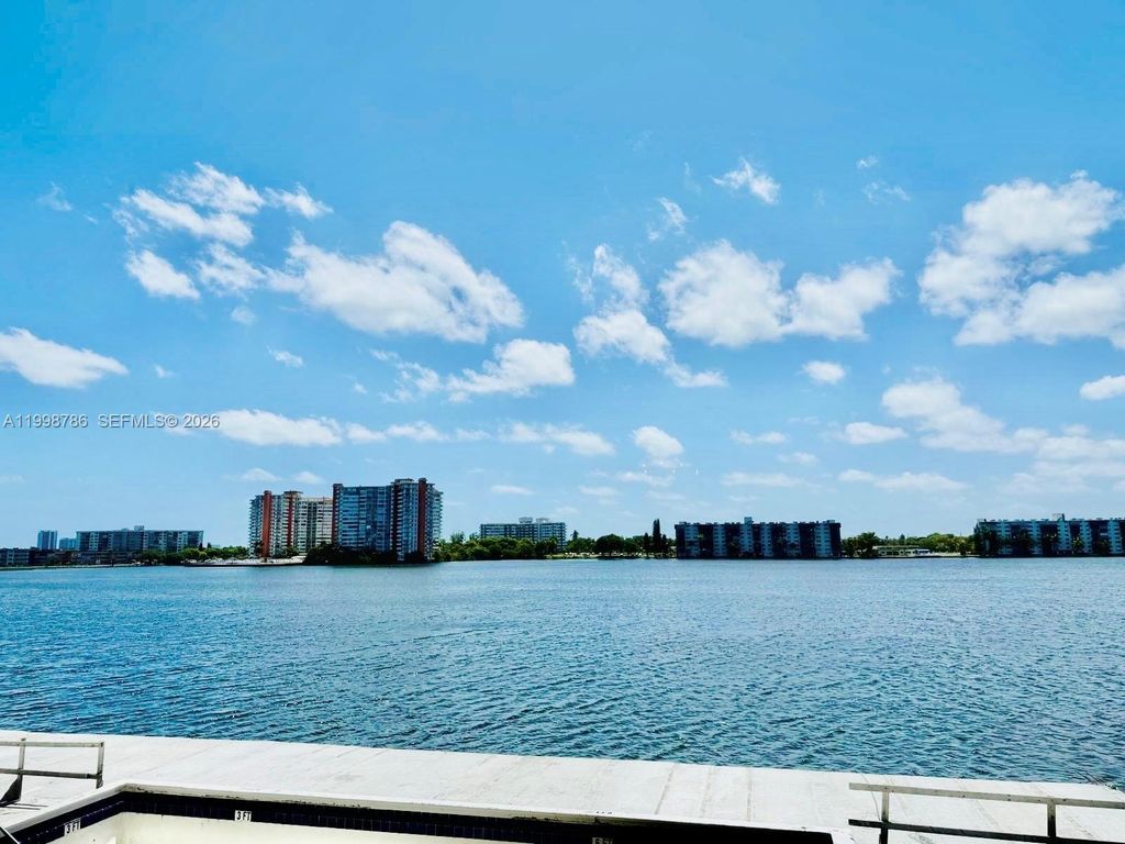 1150 NE 191st St 38, Miami, FL 33179