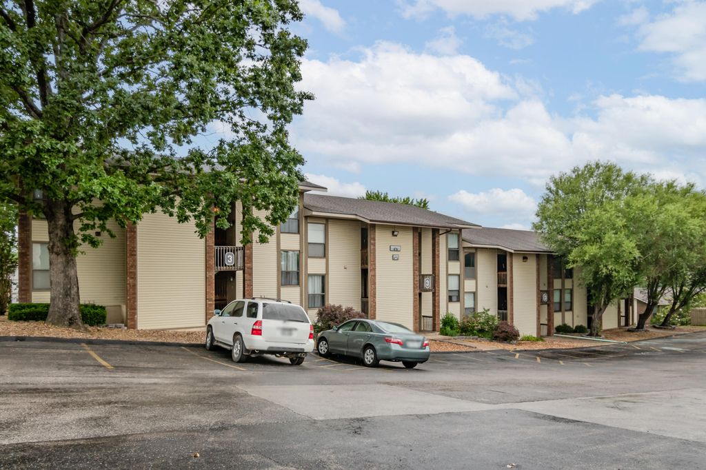 187 Clubhouse Drive Apt 22, Branson, MO 65616