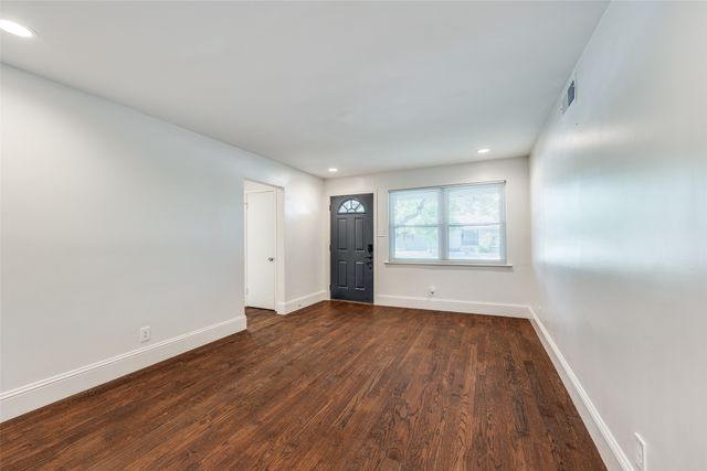 8705 Gladwood Lane, Dallas, TX 75243