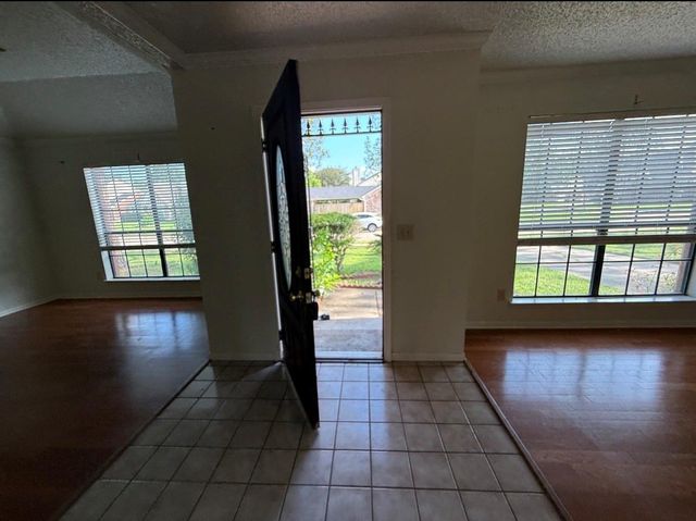 15118 Stoneyview Drive, Houston, TX 77083