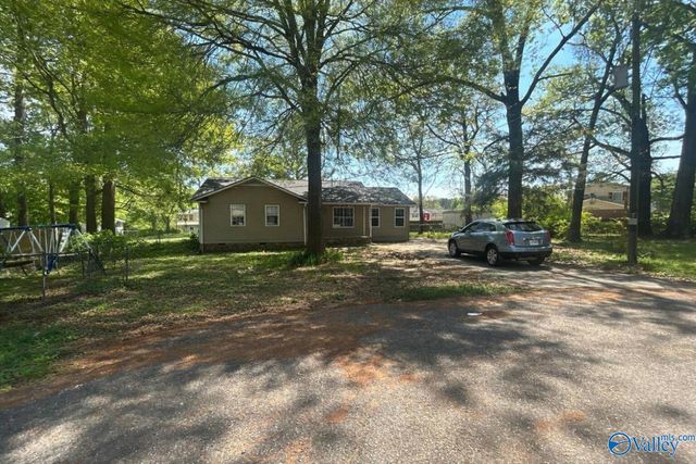 132 Pineview Street, Rainbow City, AL 35906