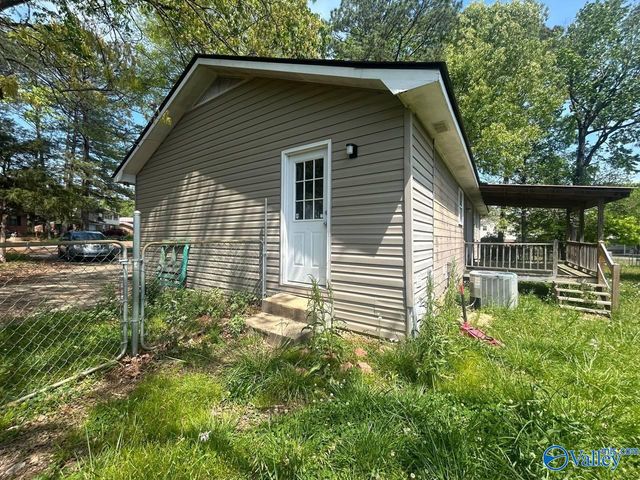 132 Pineview Street, Rainbow City, AL 35906
