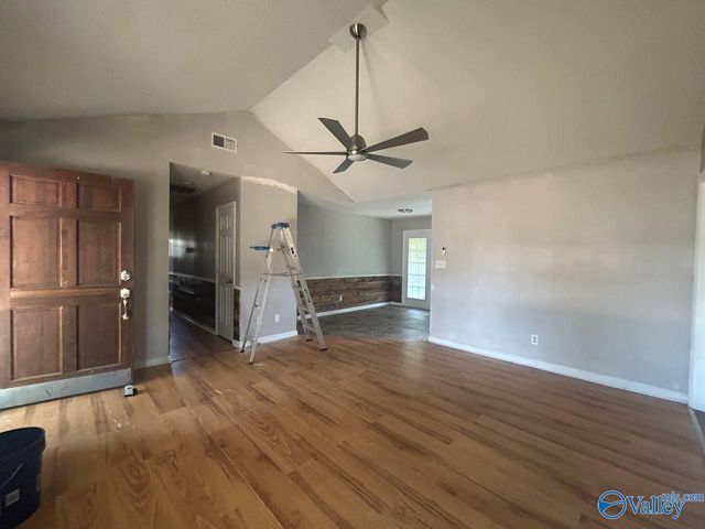 132 Pineview Street, Rainbow City, AL 35906