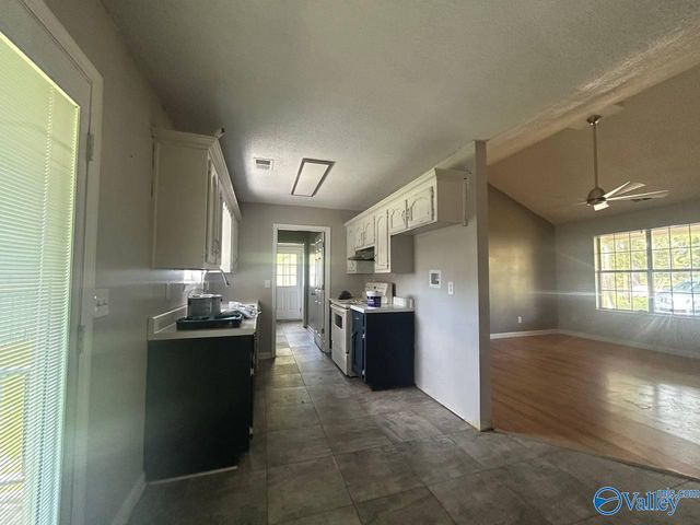 132 Pineview Street, Rainbow City, AL 35906