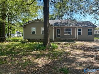 132 Pineview Street, Rainbow City, AL 35906