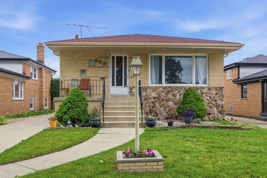558 Manistee Avenue, Calumet City, IL 60409