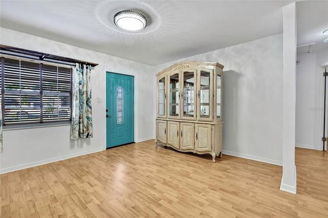 1322 W KNOLLWOOD STREET, Tampa, FL 33604