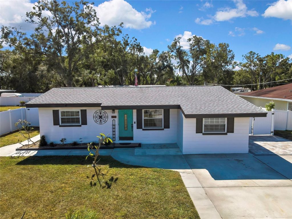 1322 W KNOLLWOOD STREET, Tampa, FL 33604