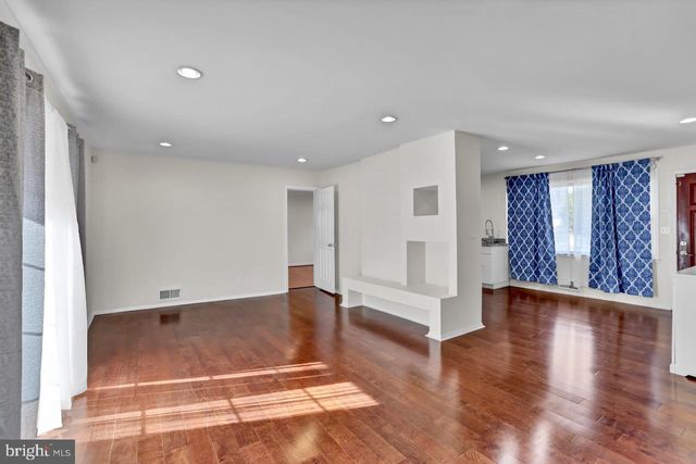 5608 OTTAWA RD, Centreville, VA 20120