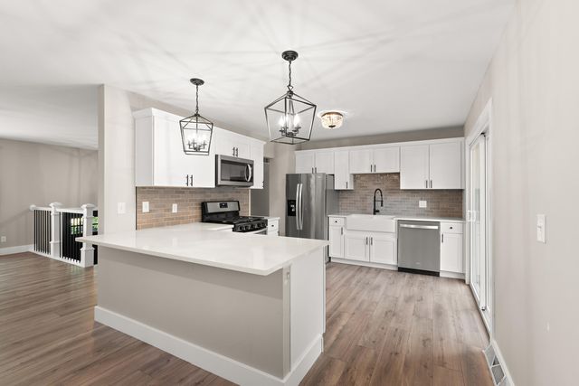 2200 Shallowford Drive, Valparaiso, IN 46383