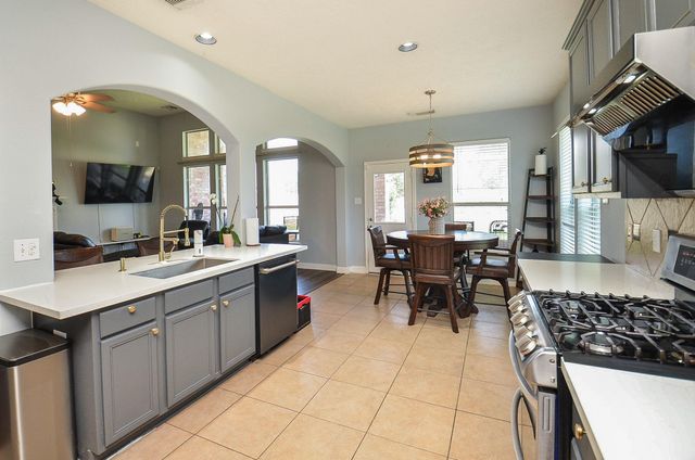 25202 Kelton Hills Lane, Richmond, TX 77406