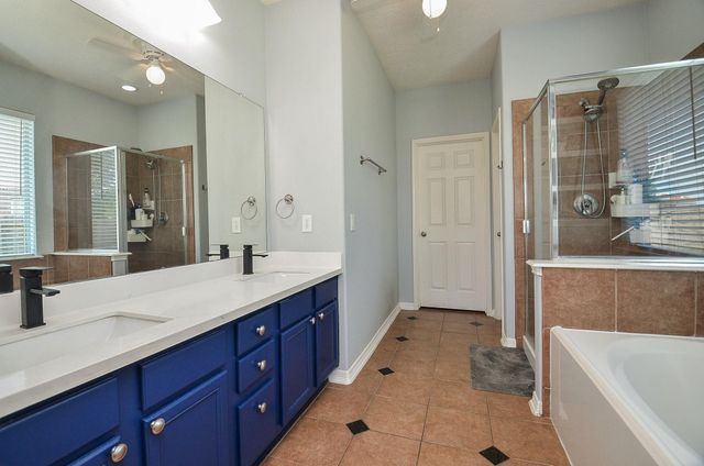 25202 Kelton Hills Lane, Richmond, TX 77406