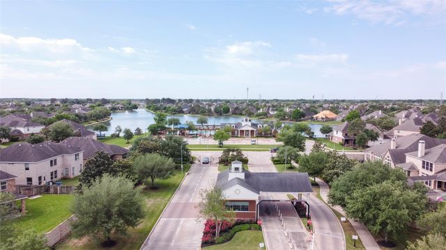 25202 Kelton Hills Lane, Richmond, TX 77406