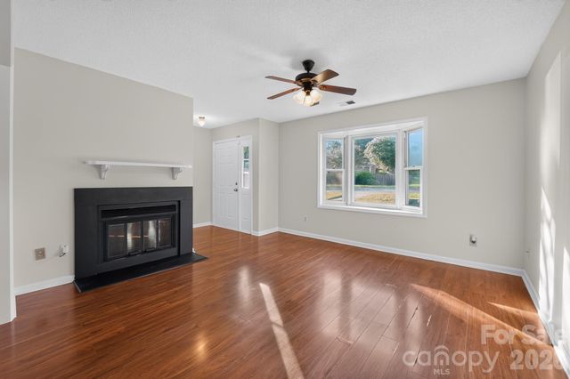 8316 Summerglen Circle, Charlotte, NC 28227