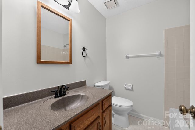 8316 Summerglen Circle, Charlotte, NC 28227