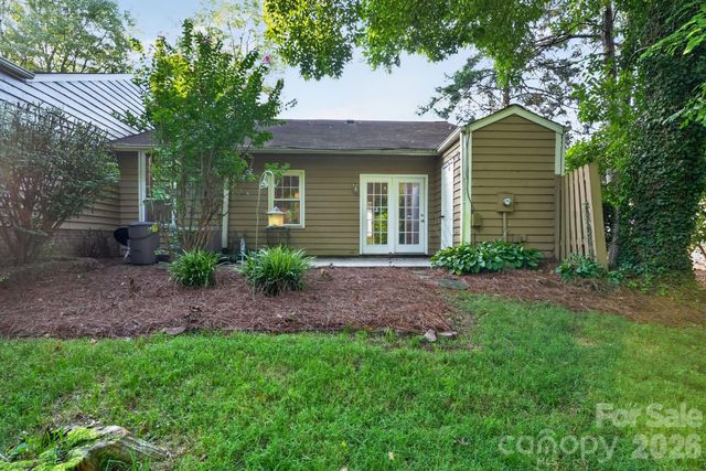 8316 Summerglen Circle, Charlotte, NC 28227