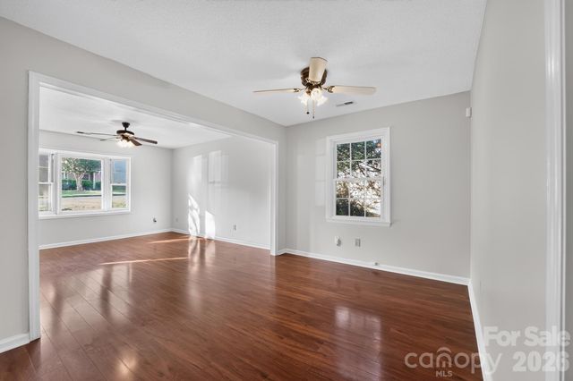 8316 Summerglen Circle, Charlotte, NC 28227