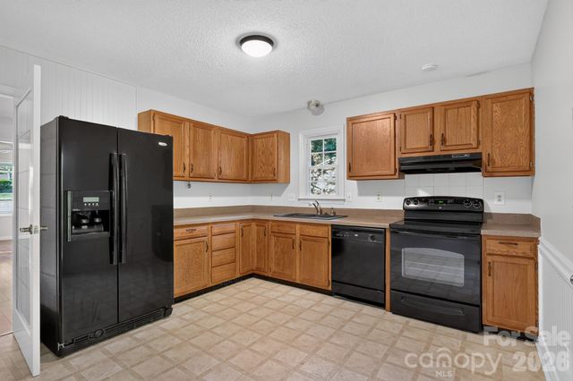 8316 Summerglen Circle, Charlotte, NC 28227