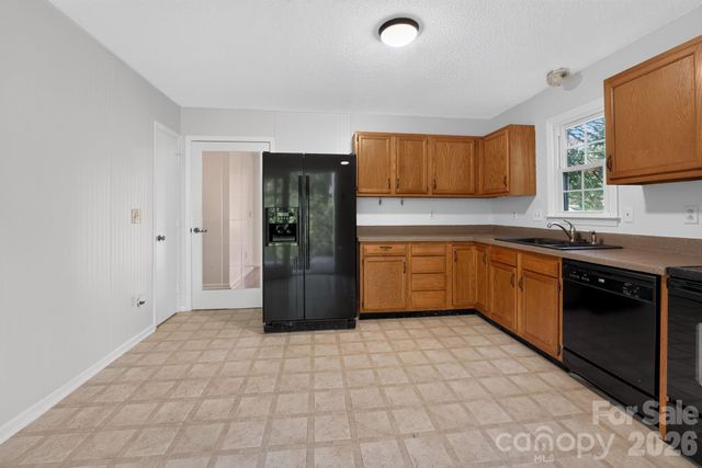 8316 Summerglen Circle, Charlotte, NC 28227
