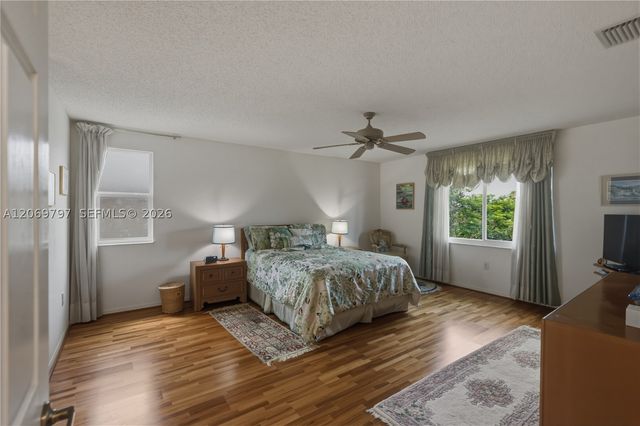 1268 NW 144th Ter, Pembroke Pines, FL 33028