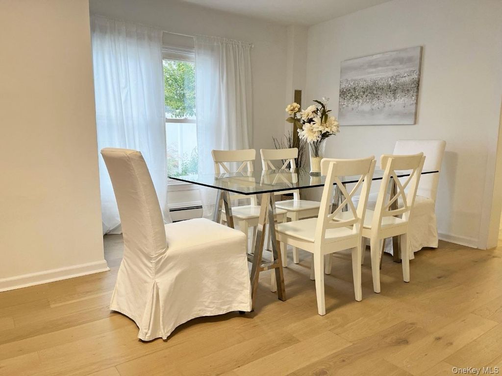 20 Walters Avenue, Syosset, NY 11791 — photo 4