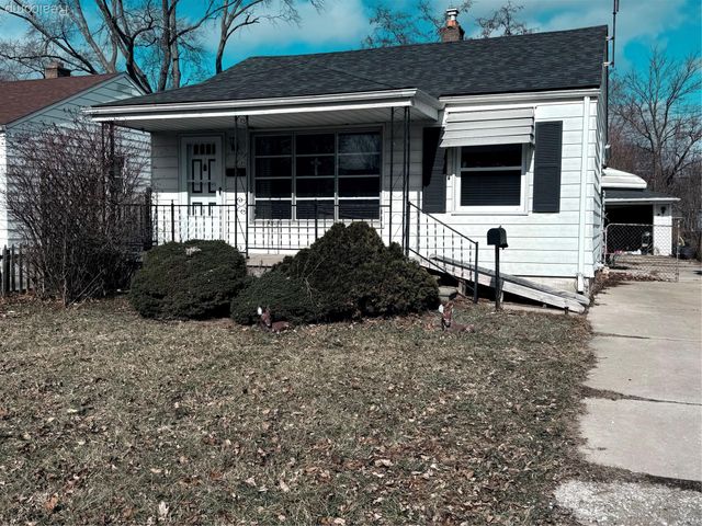 19009 Woodland Street, Harper Woods, MI 48225