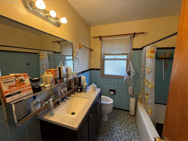 19009 Woodland Street, Harper Woods, MI 48225