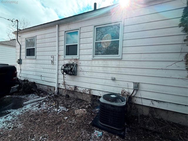 19009 Woodland Street, Harper Woods, MI 48225